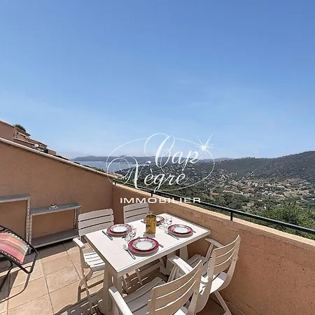 Mazet T2 Duplex Avec Balcon Vue Pour 4 Personnes A St Clair Le Lavandou
